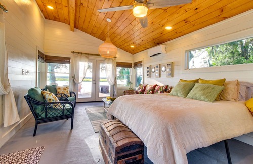 Midway Apartment | Waterfront Colonels Island Vacation Rental Studio!