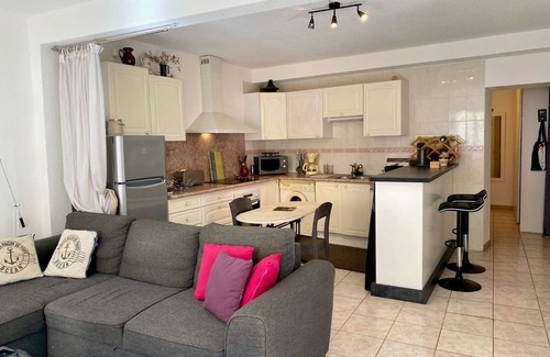 Meze Apartment | Waterfront Comfort: Modern Apartment with Proximity to Port, Shops, and Beach in Mèze