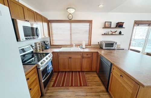 Orondo Cabin | Waterfront Community. Family-Friendly w/Boat Launch, Pool, Pickleball and Beach