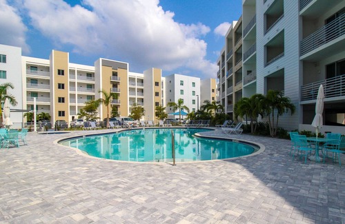 North Trail Condo | Waterfront, Community Pool, Sea La Vie