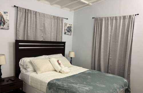 Shady Side House | Waterfront Community | Sleeps 6 | Game Room