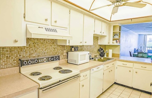 Sunset Reef Condo | WATERFRONT CONDO-POOL-MINS FROM BEACH/WATER SPORTS
