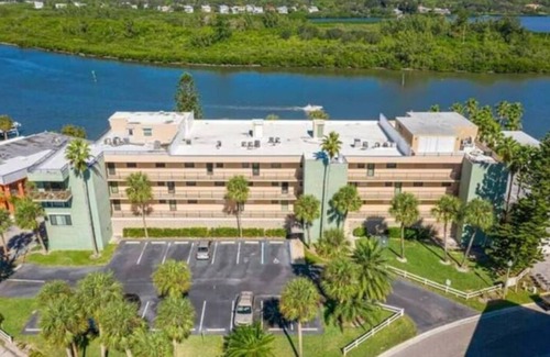 Sunset Reef Condo | WATERFRONT CONDO-POOL-MINS FROM BEACH/WATER SPORTS