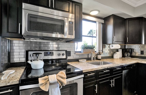 Lantana Condo | Waterfront condo & boat dock at the Heart of Palm Beach