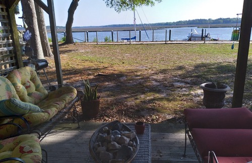 Beaufort Condo | Waterfront Condo Conveniently Located to MCRD Beaufort and Port Royal