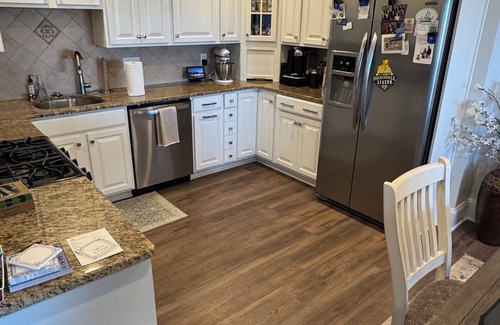 Eastport Condo | Waterfront condo in Eastport, ONLY available for the Legislative session