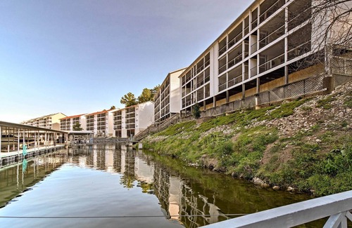 Lakeland Condo | Waterfront Condo on Lake Ozark w/ Boat Slip & Pool