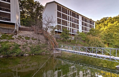Lakeland Condo | Waterfront Condo on Lake Ozark w/ Boat Slip & Pool