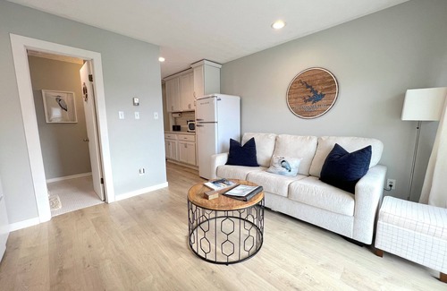 North Shore Condo | Waterfront Condo!