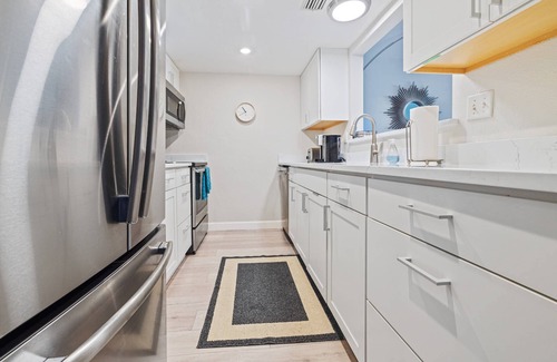 Tarpon Springs Condo | Waterfront Condo w/Heated Pool, Pier & Sunset Views – Walk to Dunedin Causeway & Honeymoon Island!