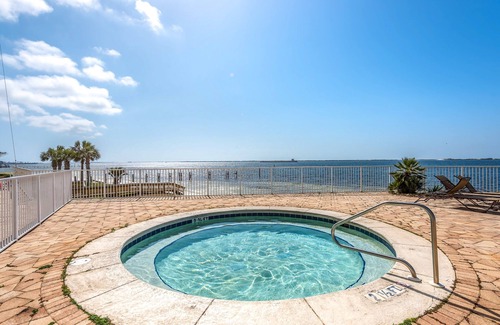 Ono Island Condo | Waterfront condo with beach access, pools, balcony, central AC, & W/D