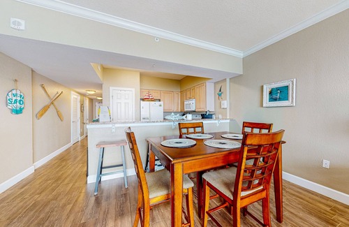 Ono Island Condo | Waterfront condo with on-site pool, private balcony, AC, & W/D