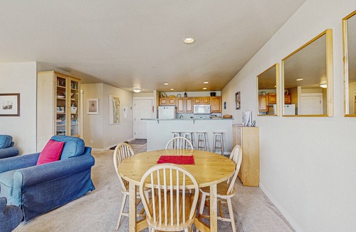 Westport Condo | Waterfront condo with ocean views & free WiFi - close to the beach