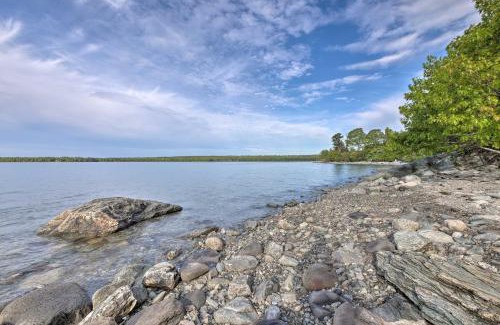 Marlboro House | Waterfront Cottage - 17 Mi to Acadia Ntnl Pk!