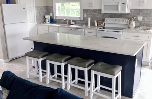 Portsmouth House | Waterfront Cottage, Completely Renovated. Beautiful Views of Narragansett Bay.