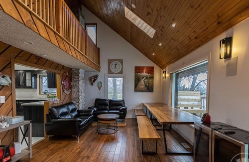 Alcona Cottage | waterfront cottage on lake simcoe w/ firepit hottub and large deck