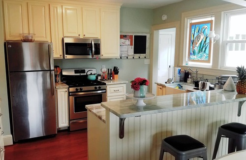 Morehead City House | Waterfront Cottage on Taylor's Creek w/Boat Dock - Near Shops and Restaurants