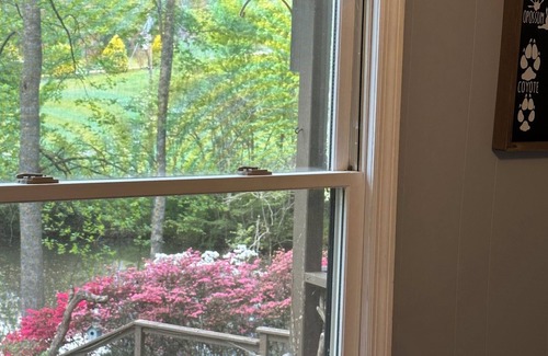 Franklin Cottage | Waterfront Cottage on Pond -Fishing- Game Room 4 miles to downtown Franklin, NC