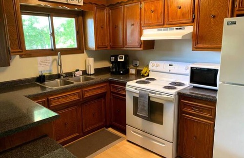 Stone Lake Cabin | Waterfront Cottage -Stone Lk - Sandy/Dock - Pets