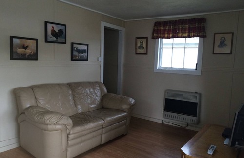Cape Vincent House | Waterfront Cottage on Millens Bay
