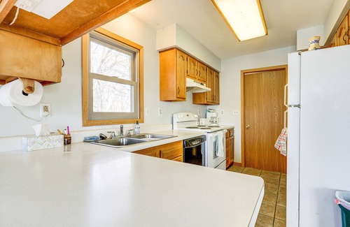 Coldwater Cottage | Waterfront Cottage w/Dock on Dragon Lake!