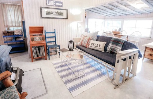 Sidney Cottage | Waterfront Cottage with Outdoor Tub and Barrel Sauna