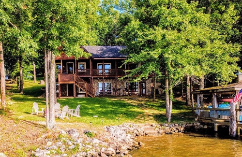 Leesville Cabin | Waterfront Cozy Log Cabin Lake House - The Sunset Cabin