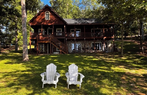 Leesville Cabin | Waterfront Cozy Log Cabin Lake House - The Sunset Cabin