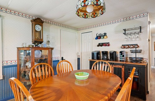 Alanson House | Waterfront Crooked Lake Getaway