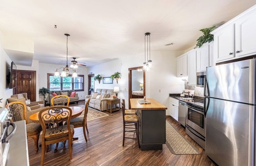 Lake Oconee Villa | Waterfront Cuscowilla Villa 2 Bedroom Suite on Lake Oconee with assigned Boat Slip
