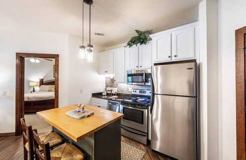 Lake Oconee Villa | Waterfront Cuscowilla Villa 2 Bedroom Suite on Lake Oconee with assigned Boat Slip