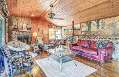 Dandridge House | Waterfront Dandridge Cabin, 24 Mi to Pigeon Forge!