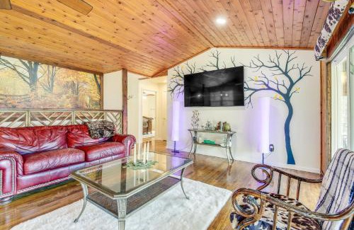 Dandridge House | Waterfront Dandridge Cabin, 24 Mi to Pigeon Forge!