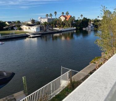 Spring Hill House | Waterfront-Direct Gulf Access-Dock-Kayaks-Pool