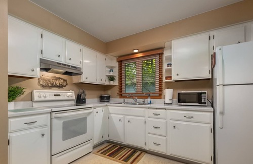 Townsend Cabin | Waterfront, Dog Friendly - West In Townsend Lodge