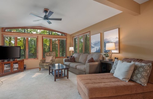 Townsend Cabin | Waterfront, Dog Friendly - West In Townsend Lodge