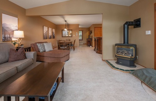 Townsend Cabin | Waterfront, Dog Friendly - West In Townsend Lodge