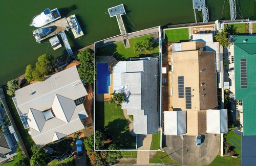 Banksia Beach House | waterfront dream holiday house