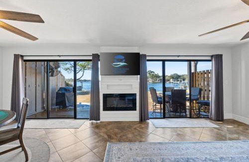 East Cobb House | Waterfront Escape 3BR Townhome Pet-Friendly Sleeps 8