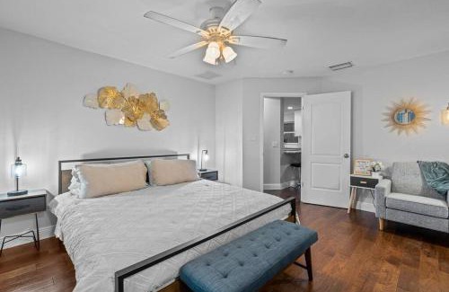 Tampa Shores Apartment | Waterfront Escape 5Bed, 3Bath, Heated Pool