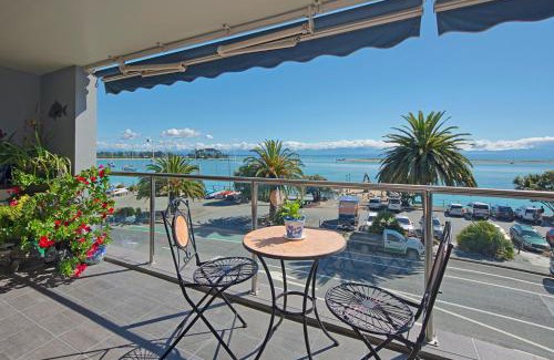 Stepneyville Apartment | Waterfront Escape