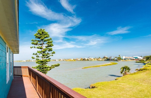 Rockport House | Waterfront Escape