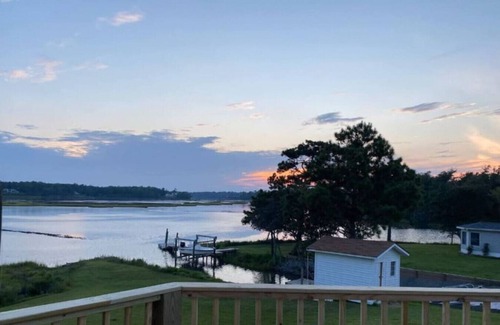 Hampstead Cottage | Waterfront Fishing Cottage w/Beautiful Sunsets