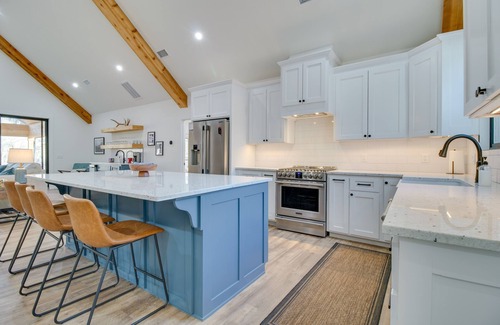 Flippin House | Waterfront Flippin Retreat w/White River Access!