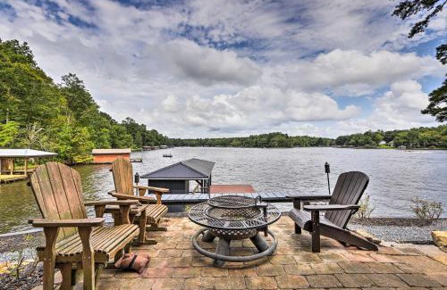 Eatonton House | Waterfront Gem on Lake Sinclair with Boat Dock!