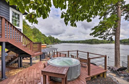 Eatonton House | Waterfront Gem on Lake Sinclair with Boat Dock!