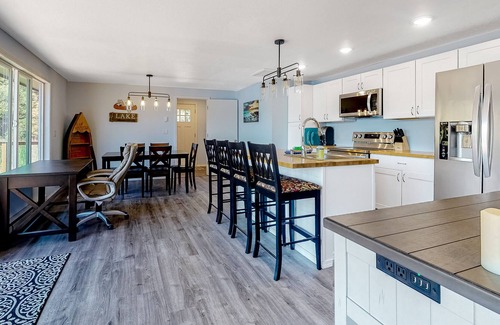 Port Orford House | Waterfront Gem w/ Deck, Private Dock & Hot Tub, Free WiFi & Full Kitchen