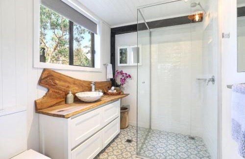 St. Georges Basin House | Waterfront Getaway, Pet Friendly & 1 Night Stays!