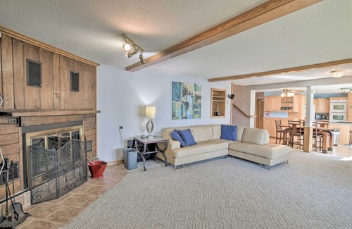 Richwood House | Waterfront Getaway on Erickson Lake w/ Kayaks