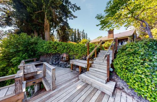 Poulsbo House | Waterfront Getaway